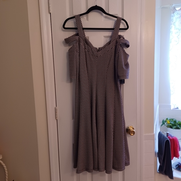 Lane Bryant Dresses & Skirts - Lane Bryant cold shoulder dress